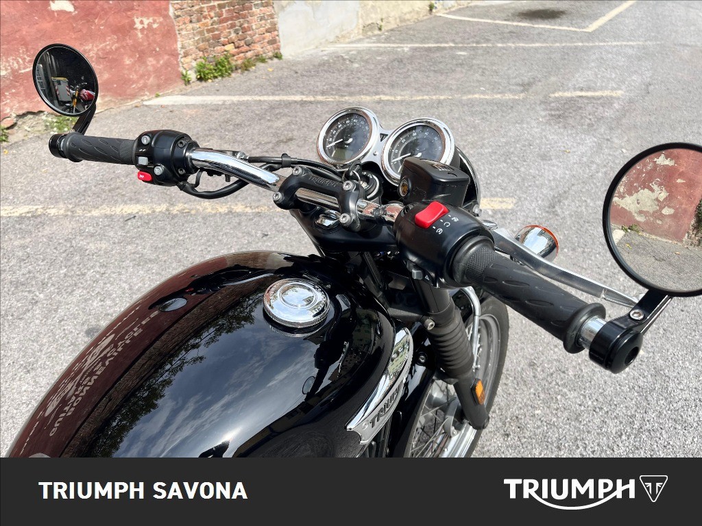 TRIUMPH Bonneville 900 T100 