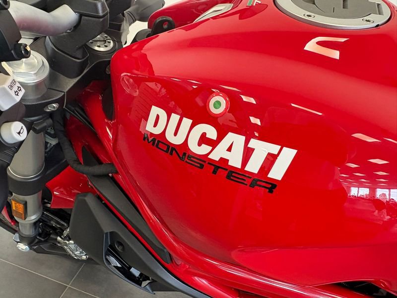 DUCATI Monster 797 Red dep.A2