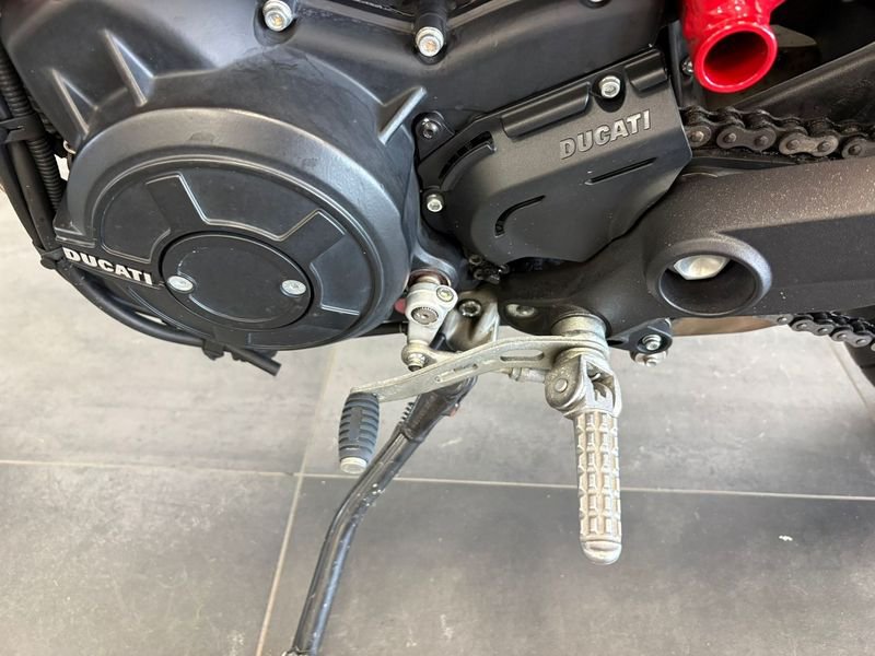 DUCATI Monster 797 Red dep.A2