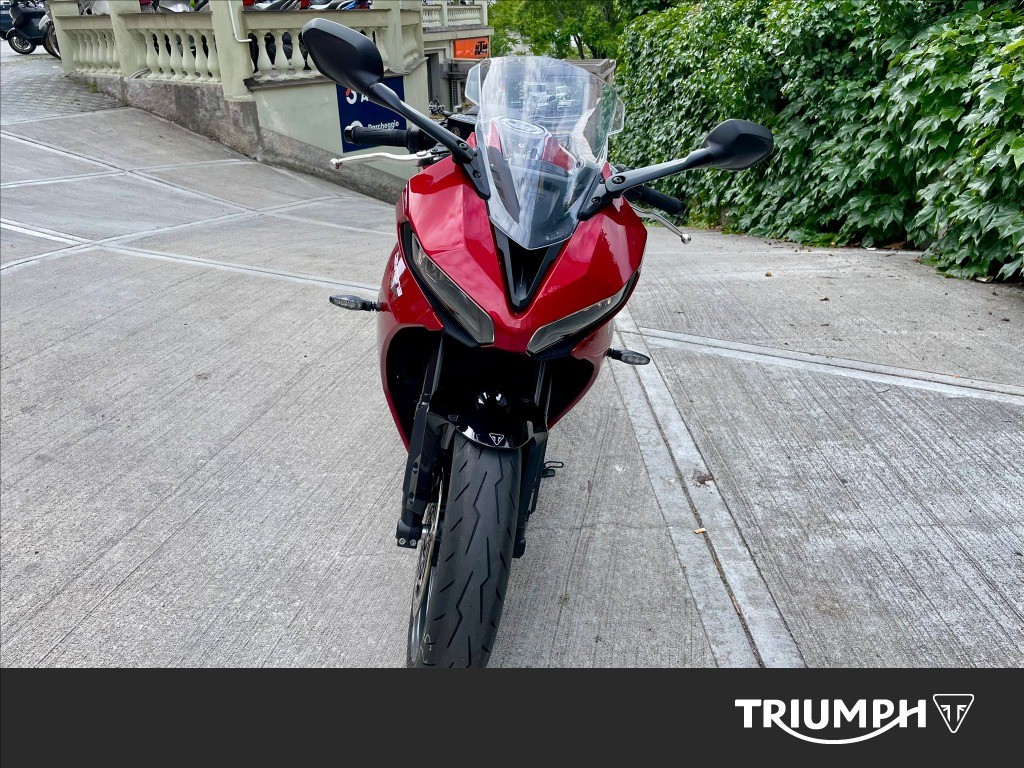 TRIUMPH Daytona 660 Abs #4