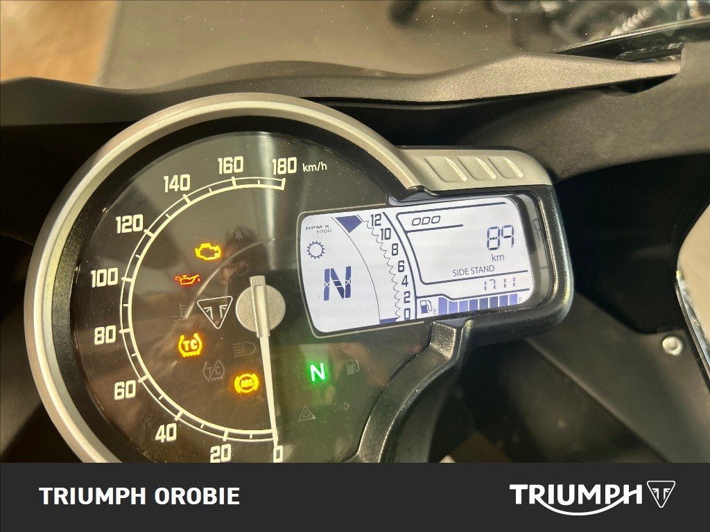TRIUMPH Thruxton 400 Phantom Black / Aluminium Silver Abs