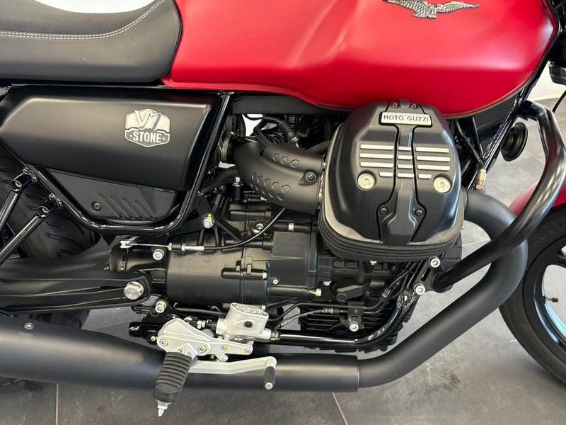MOTO GUZZI V7 850 Stone Abs