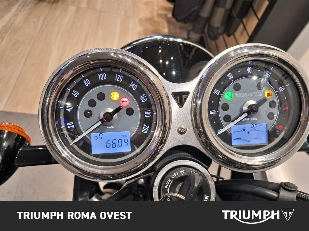TRIUMPH Bonneville 900 T100 