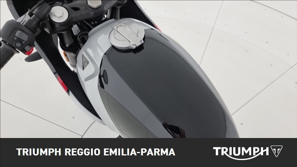 TRIUMPH Thruxton 400 Phantom Black / Aluminium Silver Abs