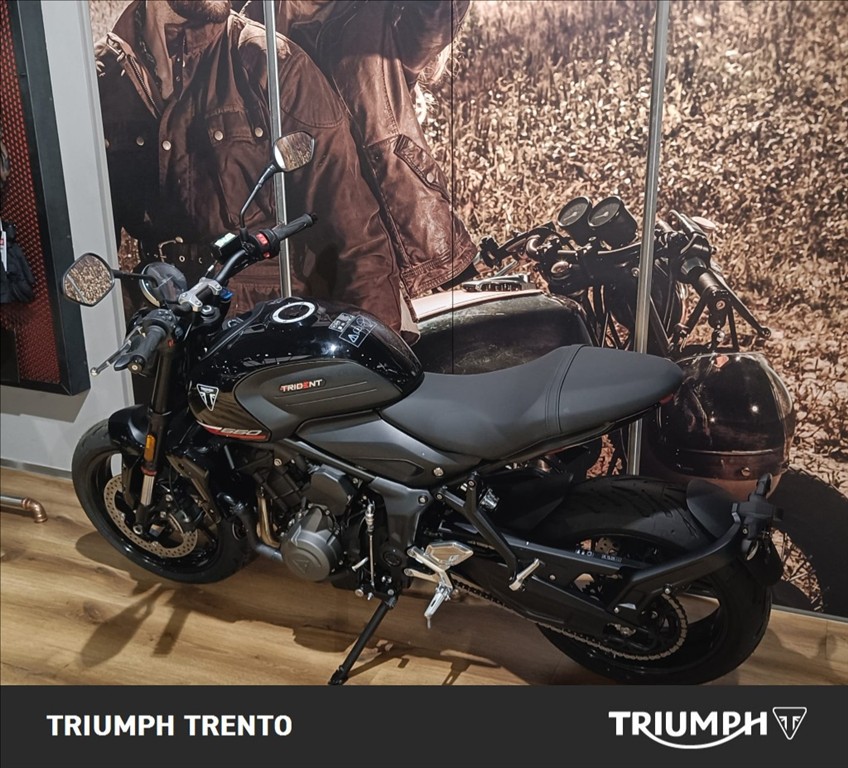 TRIUMPH Trident 660 Jet Black Abs #4