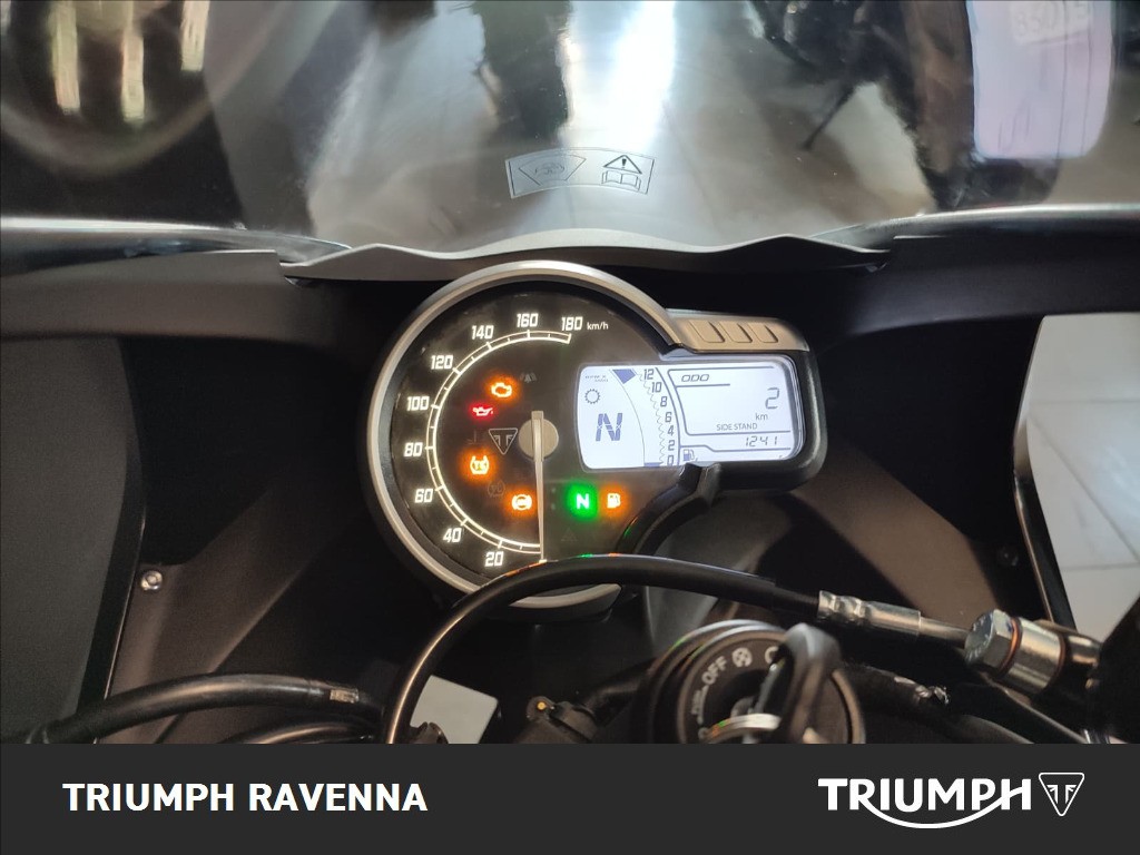 TRIUMPH Thruxton 400 Phantom Black / Aluminium Silver Abs