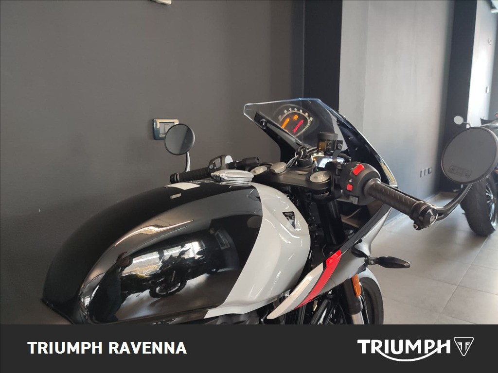 TRIUMPH Thruxton 400 Phantom Black / Aluminium Silver Abs