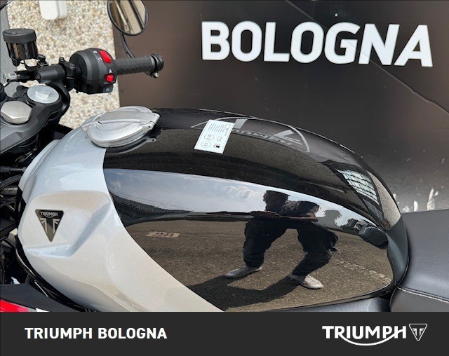 TRIUMPH Thruxton 400 Phantom Black / Aluminium Silver Abs