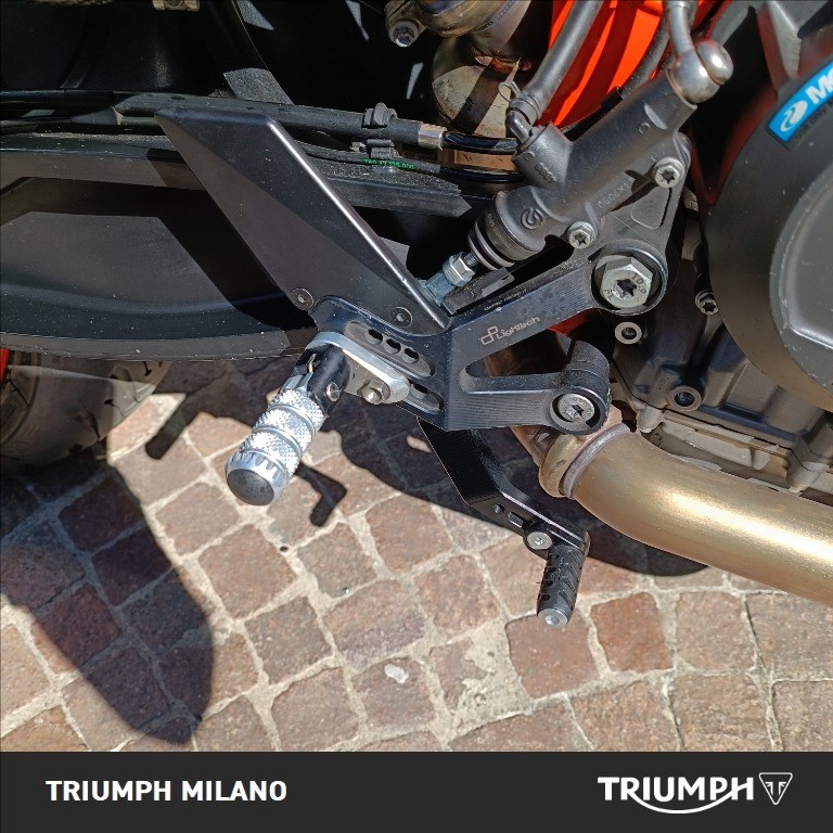 KTM 890 Duke R