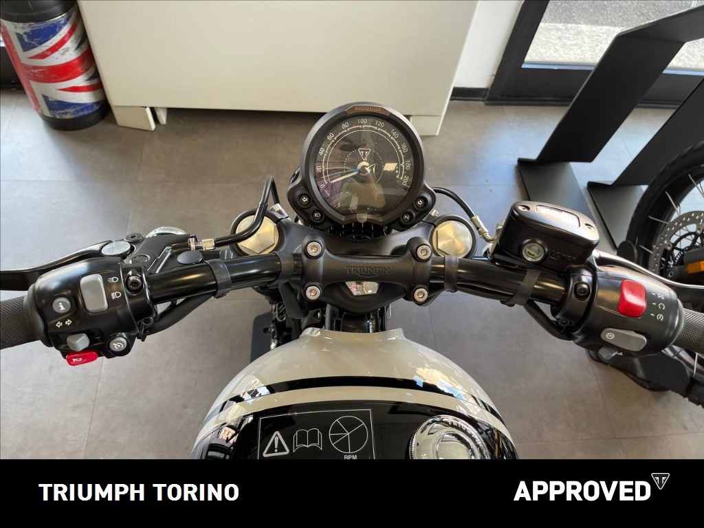 TRIUMPH Bonneville 1200 Bobber E5+