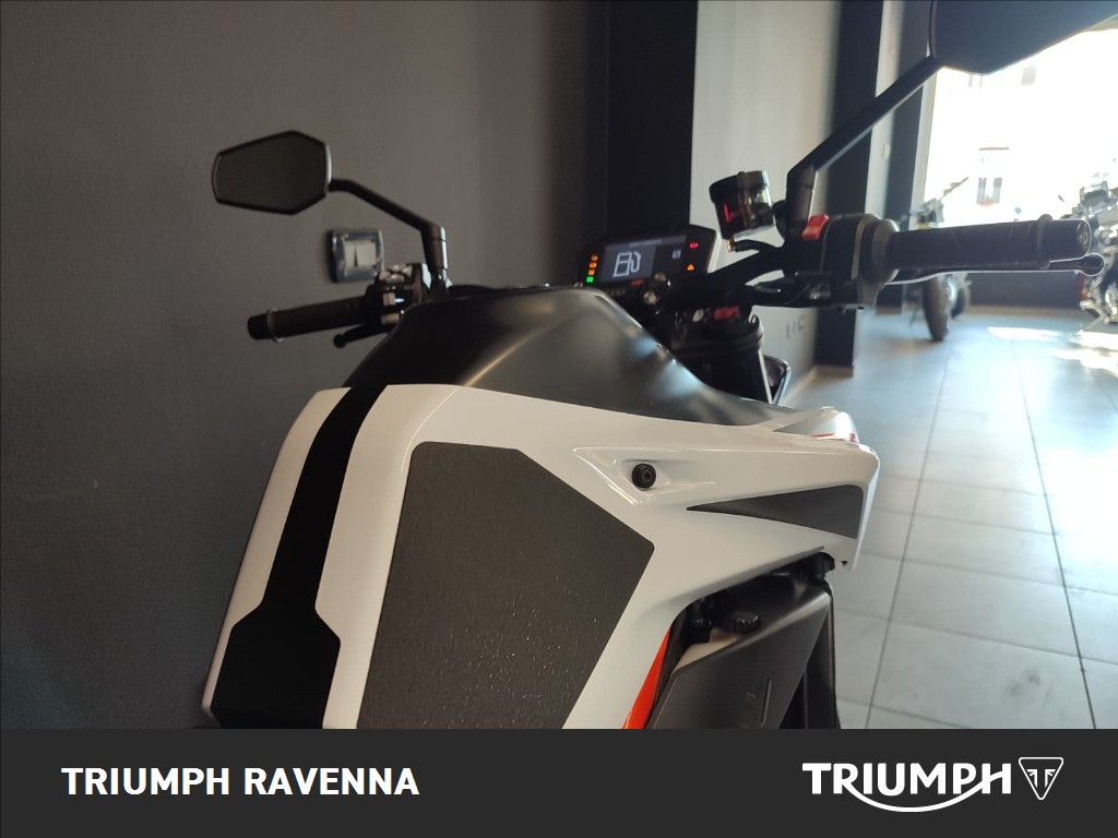 KTM 890 Duke R