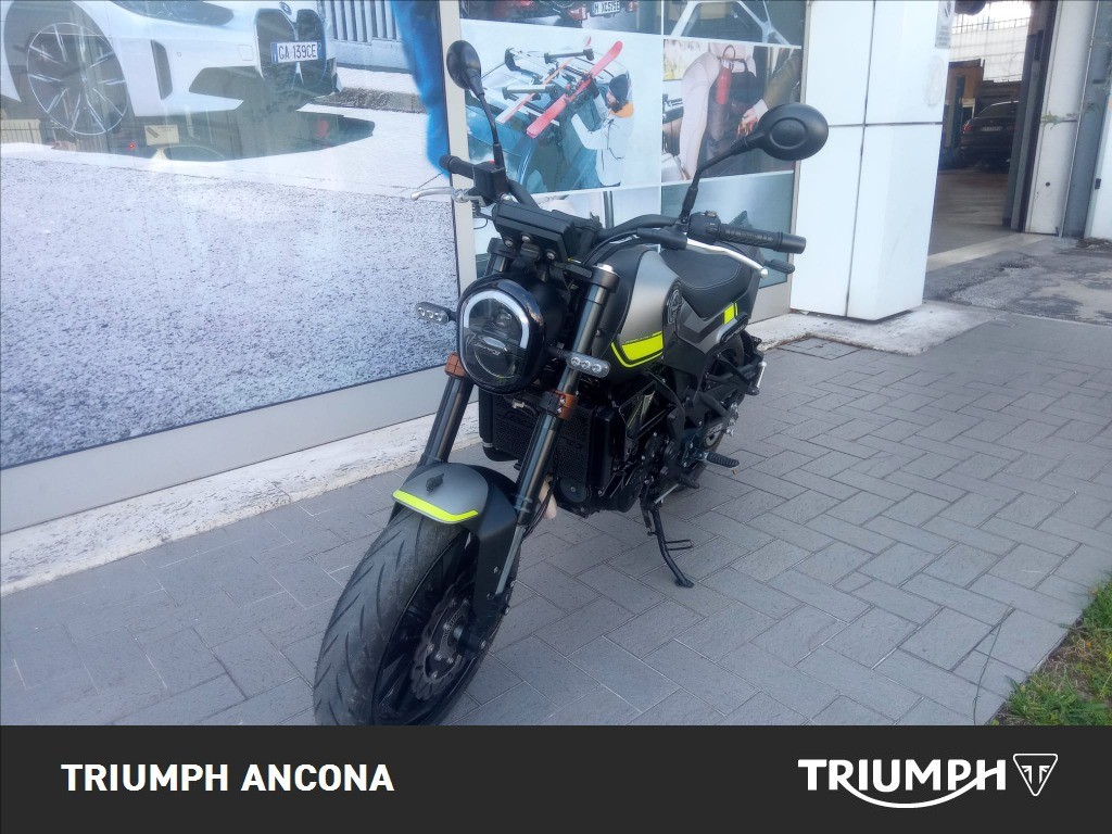 BENELLI Leoncino 250 E4