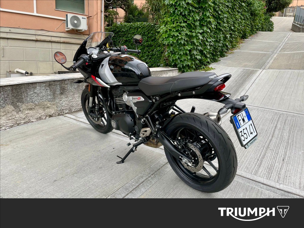 TRIUMPH Thruxton 400 Phantom Black / Aluminium Silver Abs