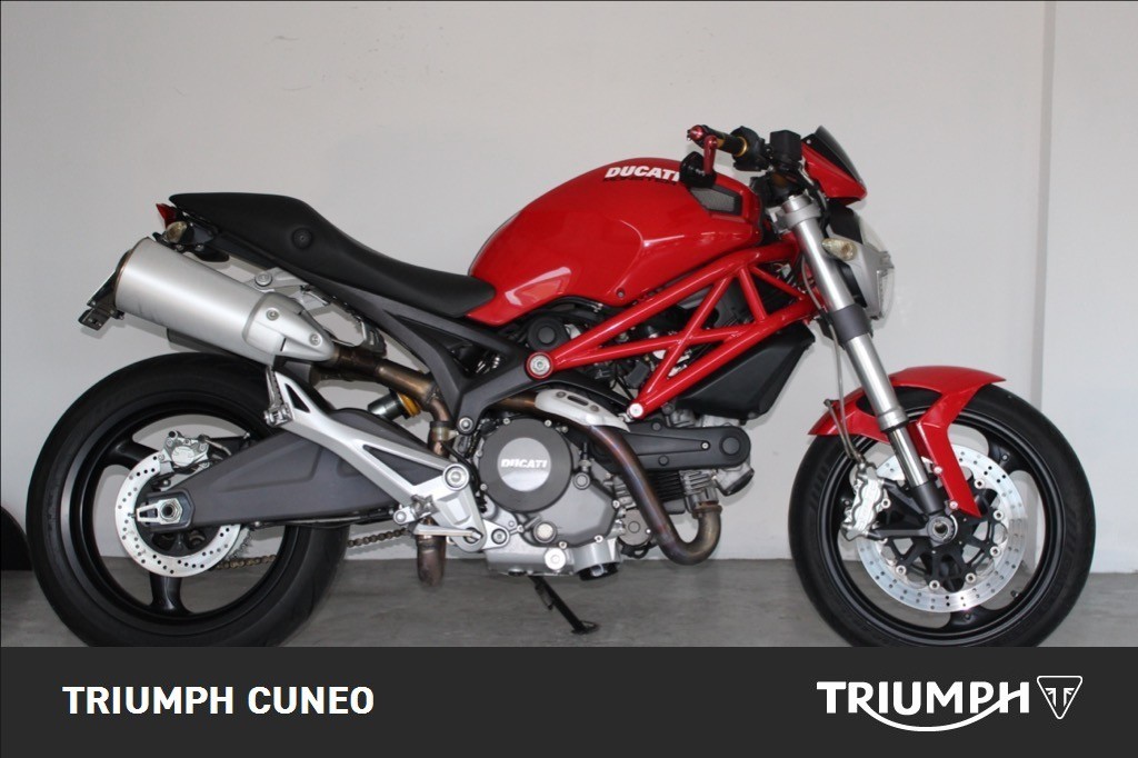 DUCATI Monster 696 