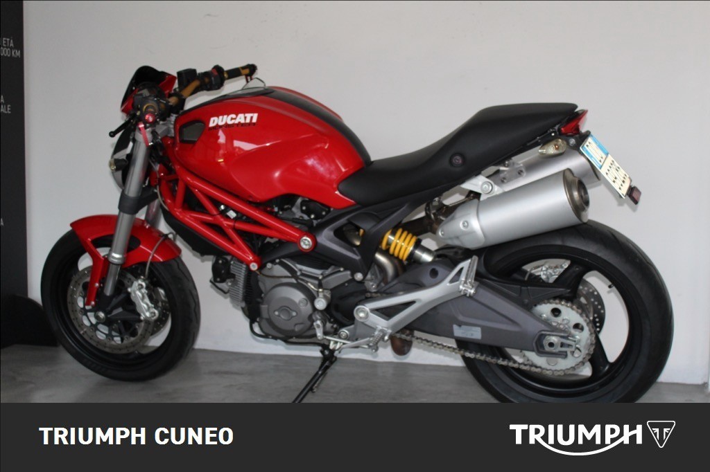 DUCATI Monster 696 