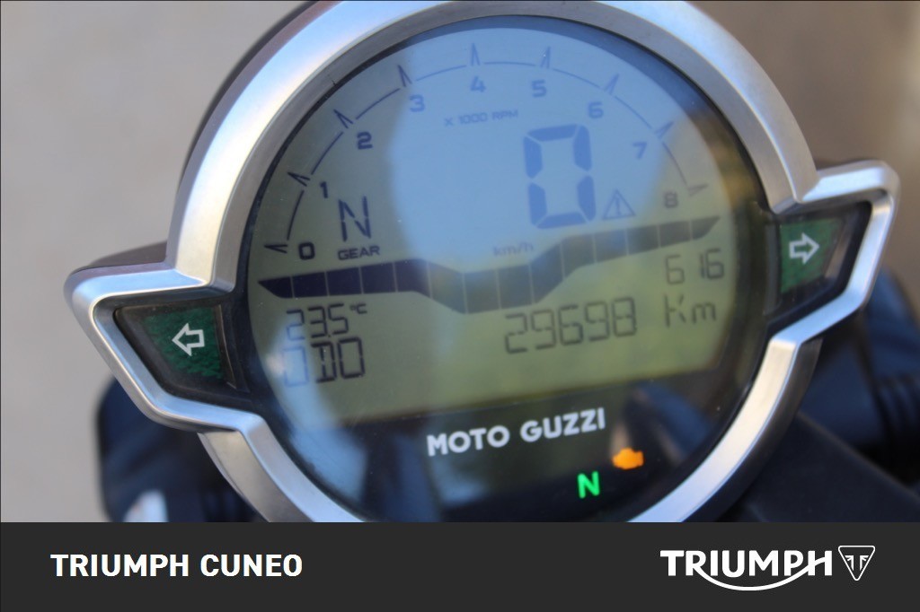 MOTO GUZZI V9 850 Bobber
