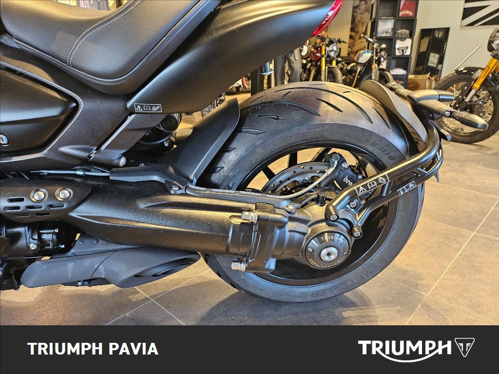 TRIUMPH Rocket III 2500 Storm R