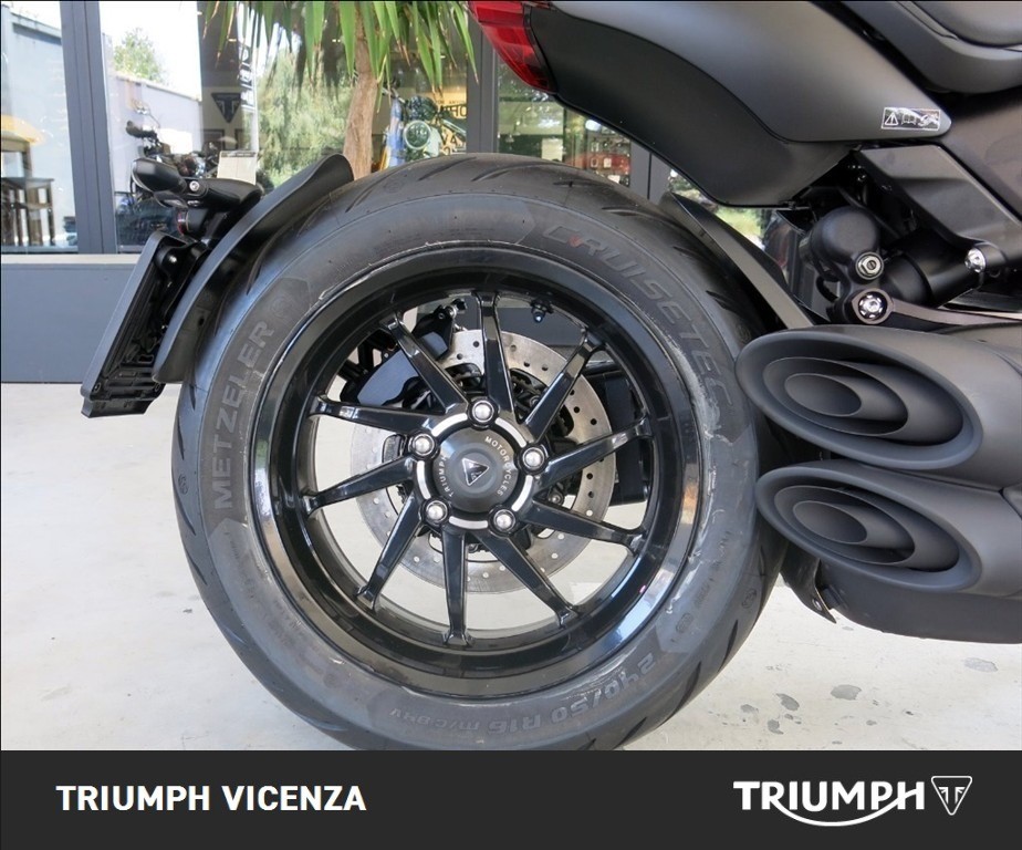 TRIUMPH Rocket III 2500 Storm R