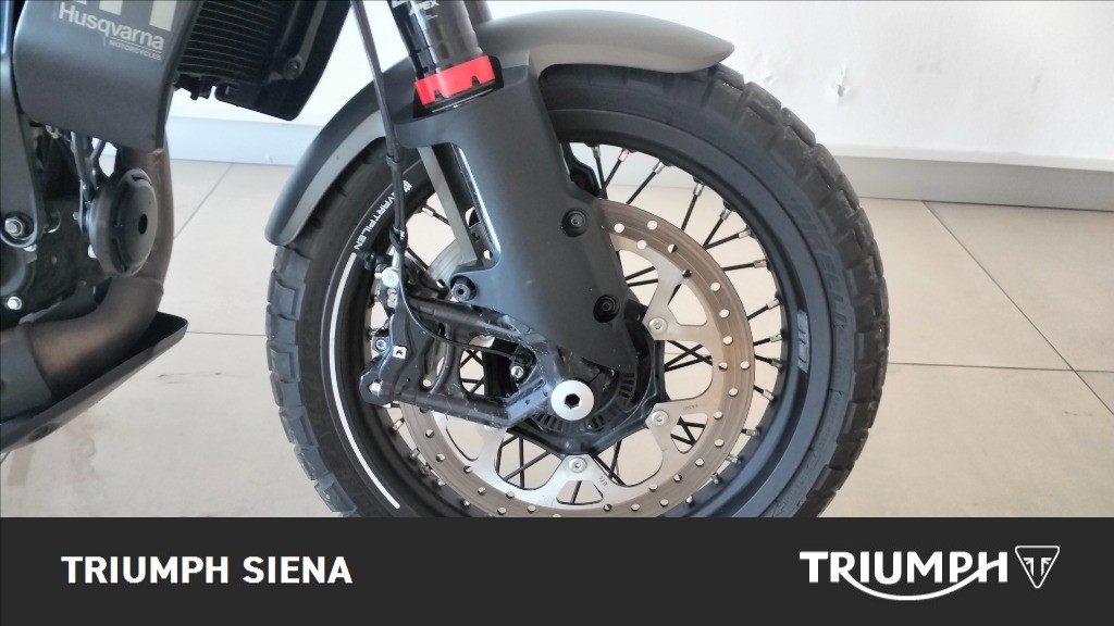 HUSQVARNA Svartpilen 401 4T