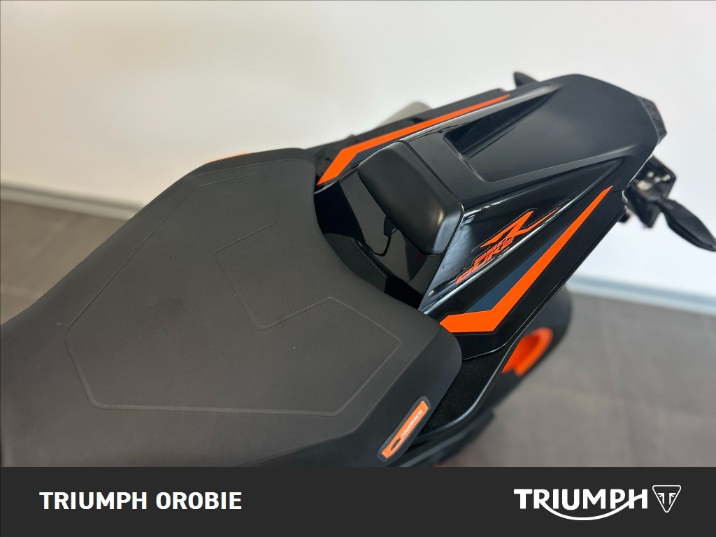 KTM 890 Duke R