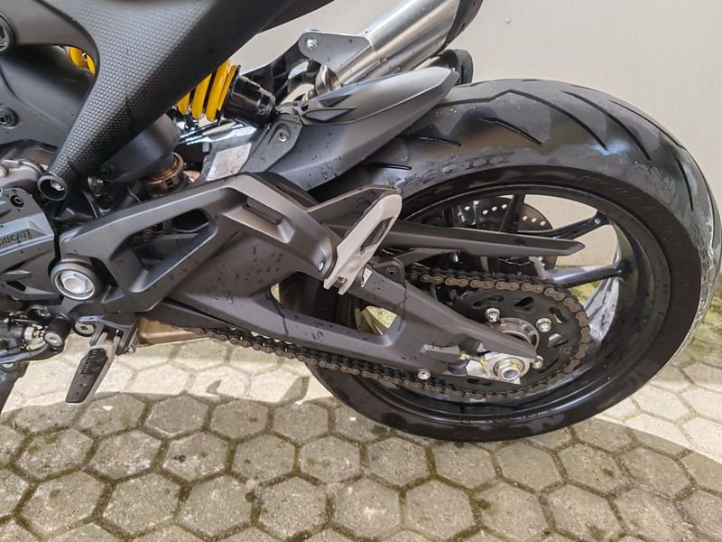 DUCATI Monster 937 plus Red