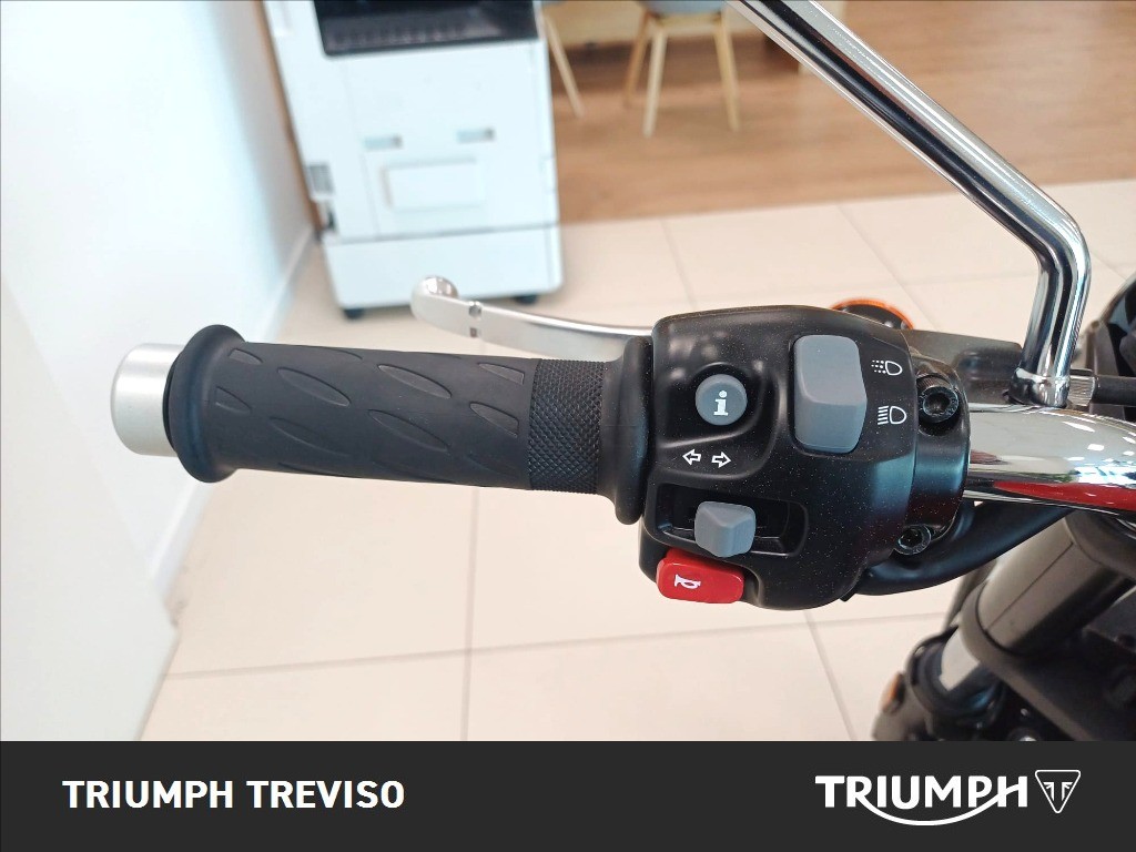 TRIUMPH Bonneville 900 T100 