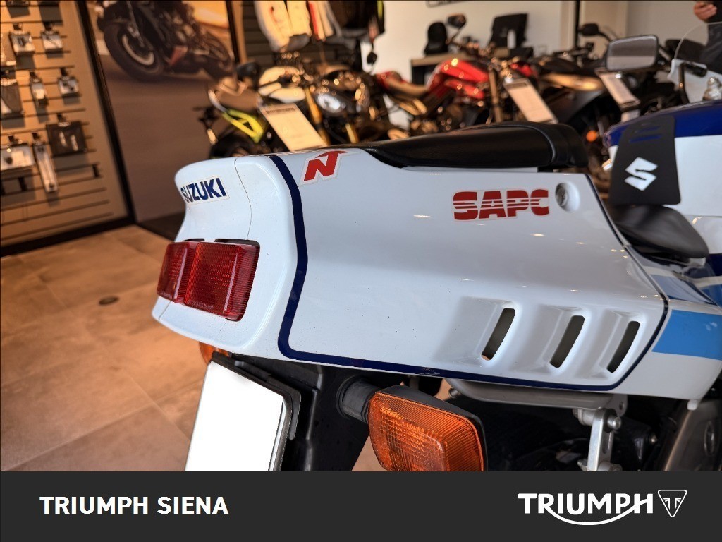 SUZUKI RGV 250 