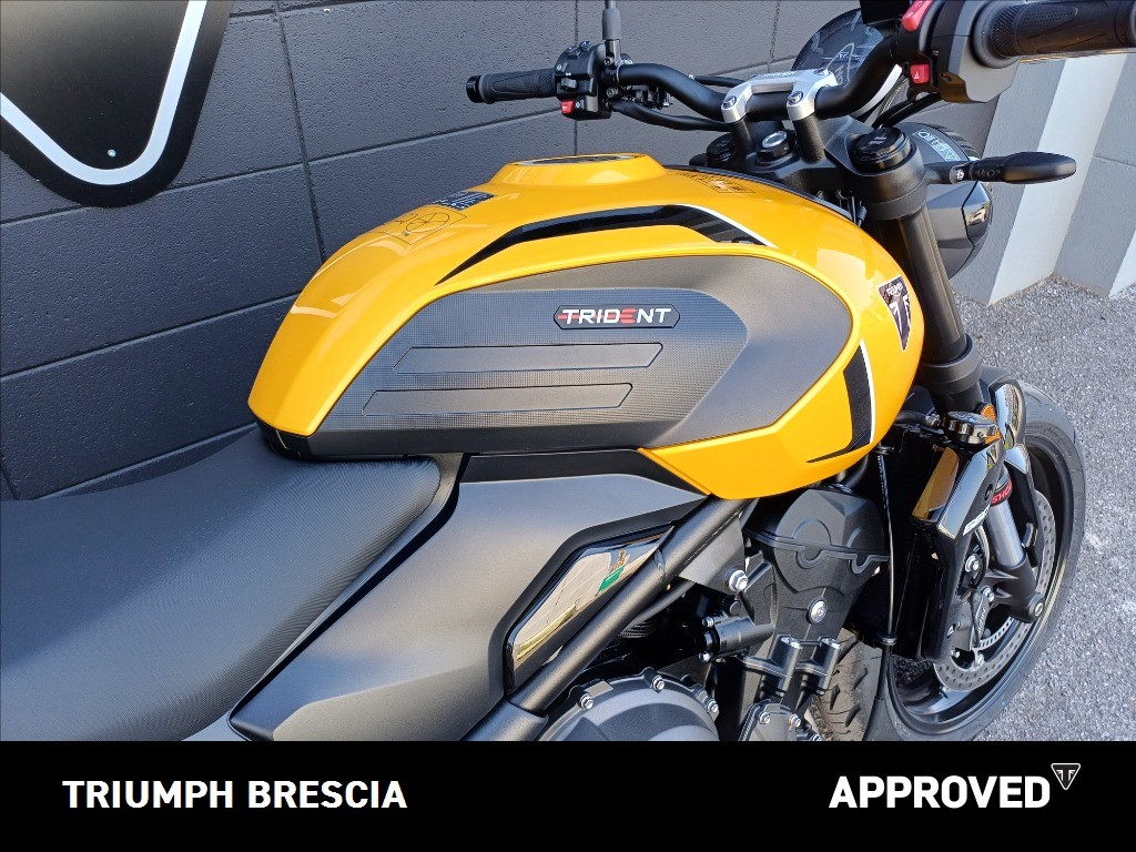 TRIUMPH Trident 660 Cosmic Yellow Abs