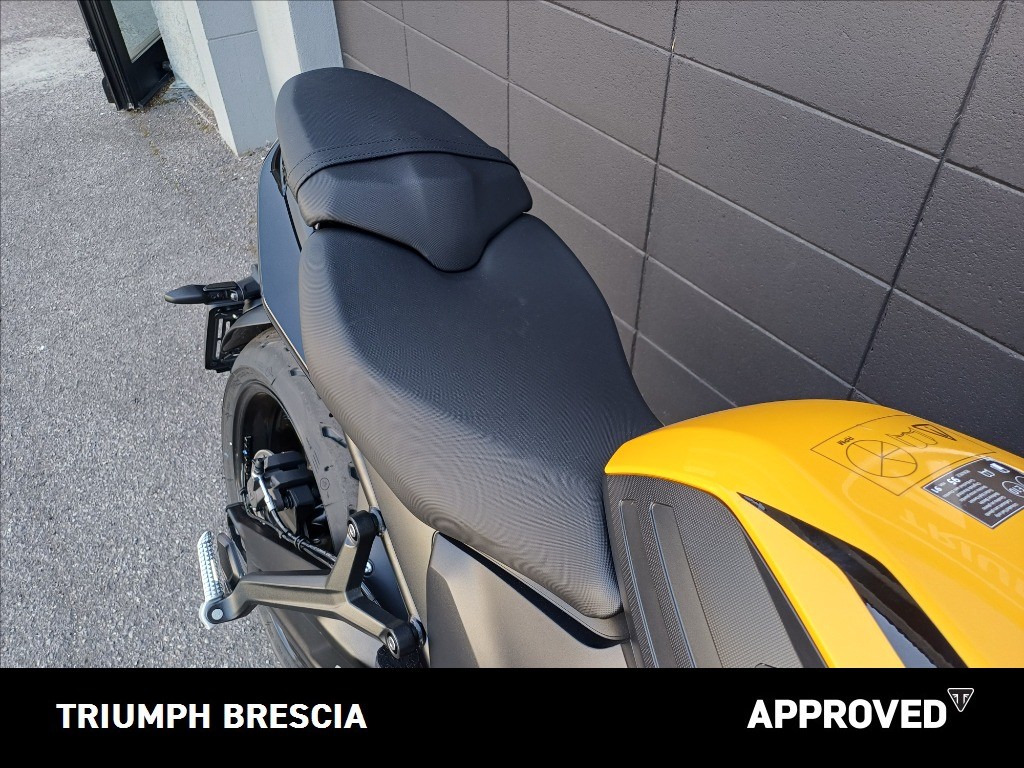 TRIUMPH Trident 660 Cosmic Yellow Abs