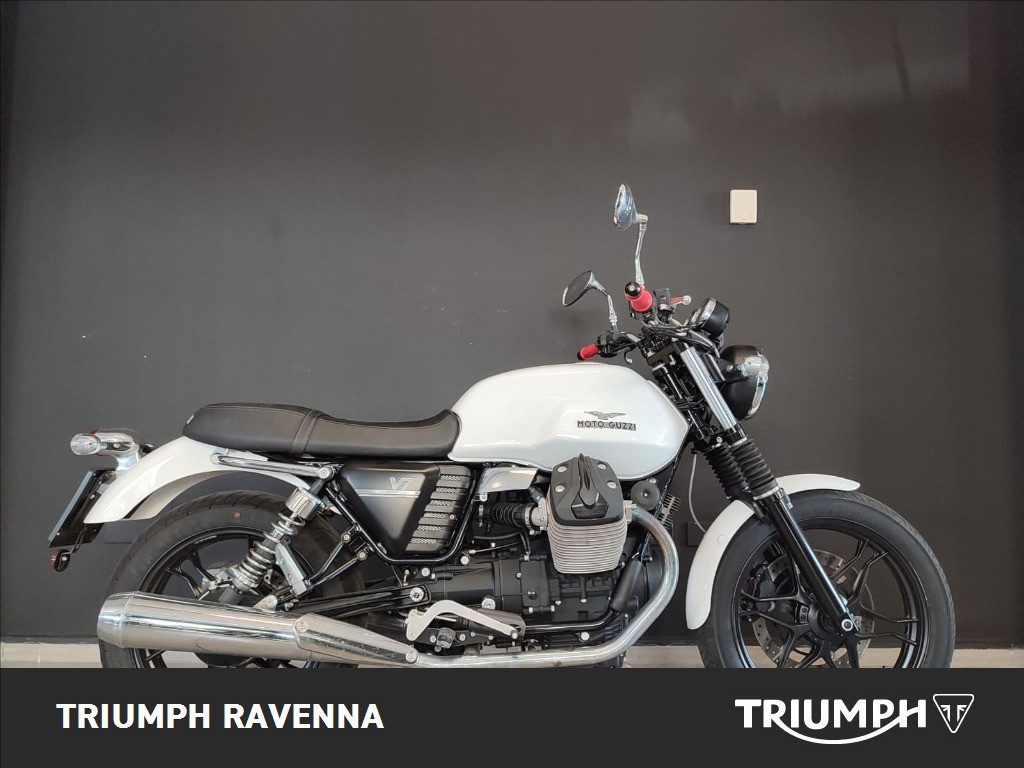 MOTO GUZZI V7 750 Stone
