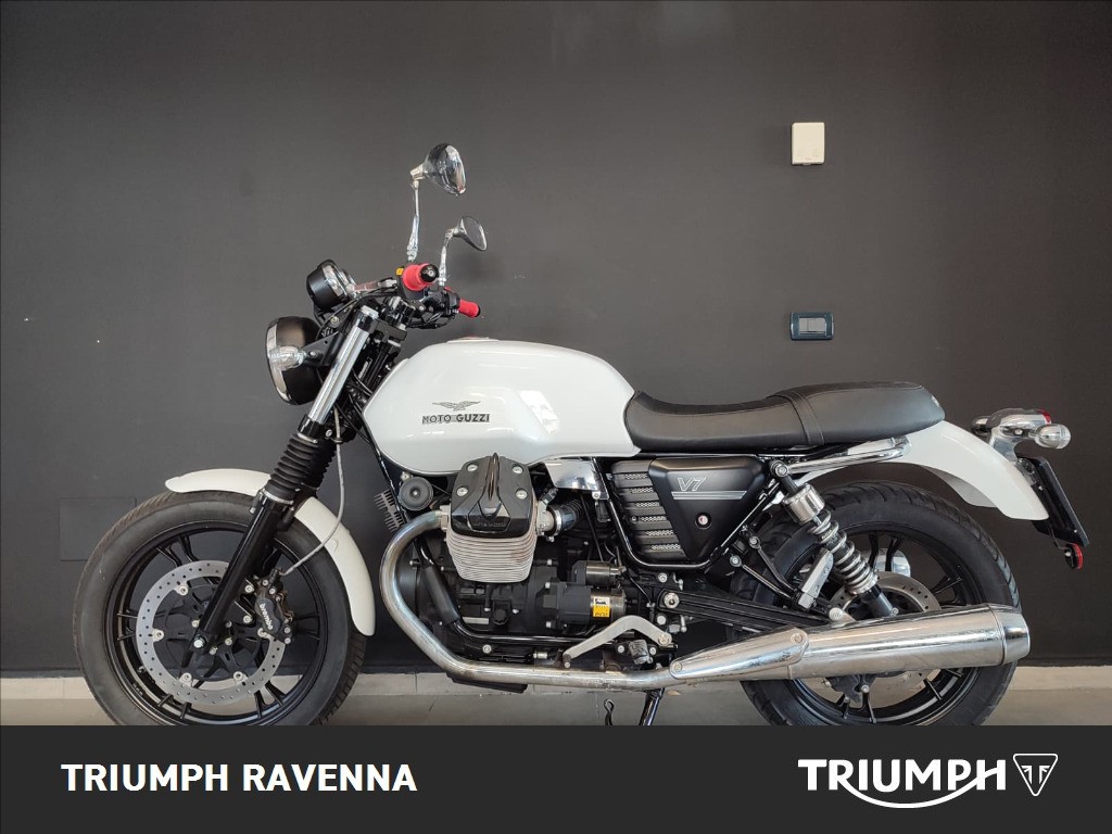 MOTO GUZZI V7 750 Stone