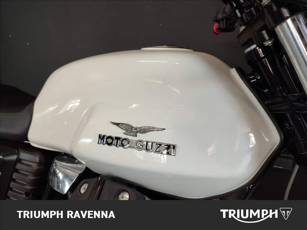 MOTO GUZZI V7 750 Stone