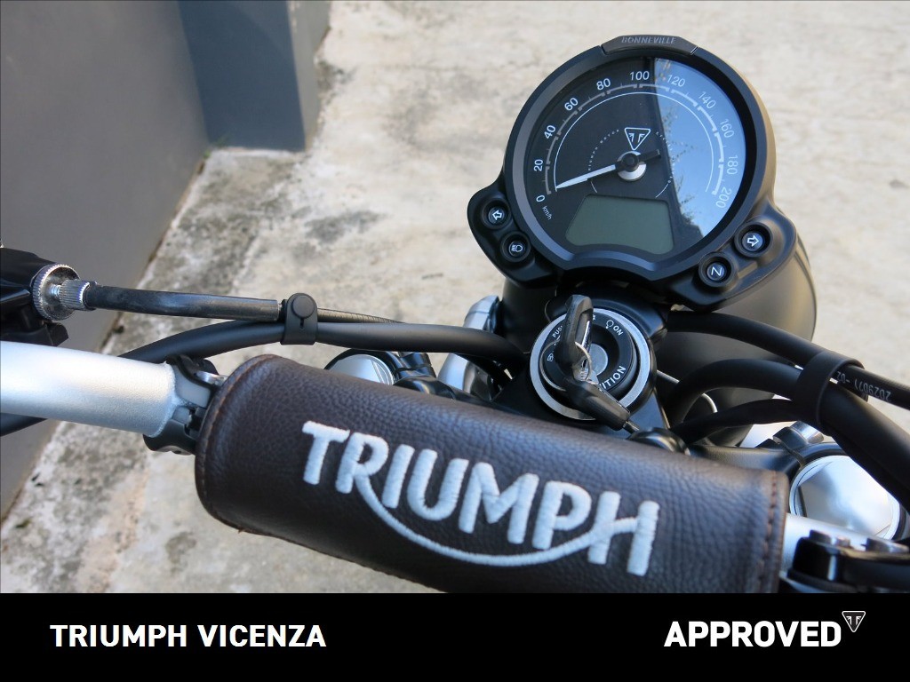 TRIUMPH Street Scrambler 900 