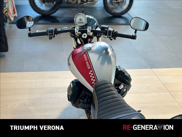 MOTO GUZZI V9 850 Bobber