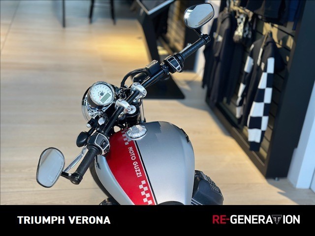 MOTO GUZZI V9 850 Bobber