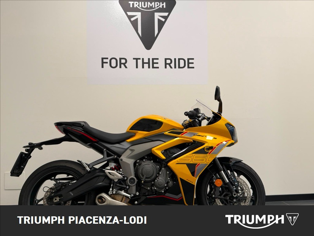 TRIUMPH Daytona 660 Cosmic Yellow / Sapphire Black Abs