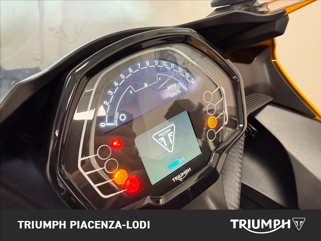 TRIUMPH Daytona 660 Cosmic Yellow / Sapphire Black Abs