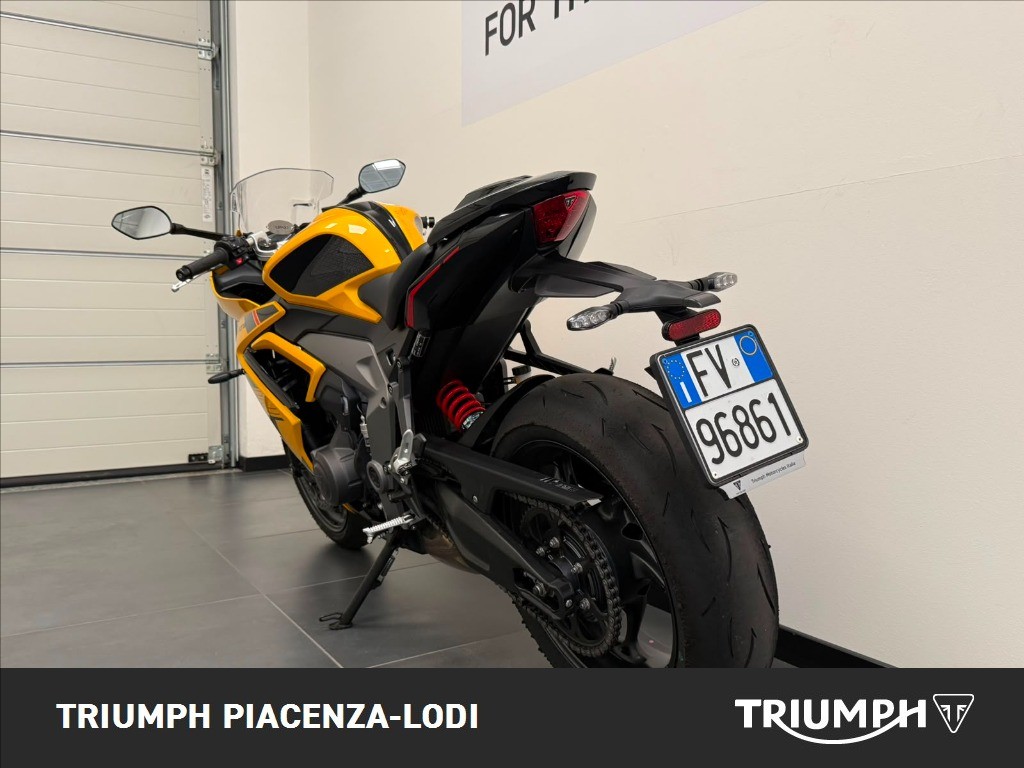 TRIUMPH Daytona 660 Cosmic Yellow / Sapphire Black Abs