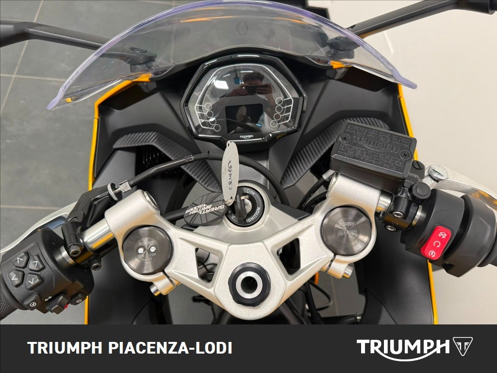 TRIUMPH Daytona 660 Cosmic Yellow / Sapphire Black Abs