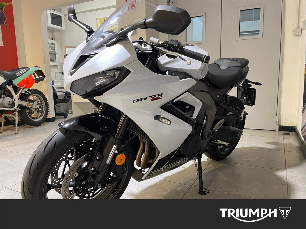 TRIUMPH Daytona 660 Abs