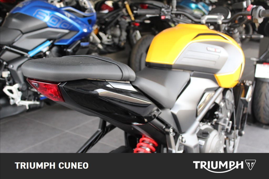 TRIUMPH Trident 660 Cosmic Yellow Abs