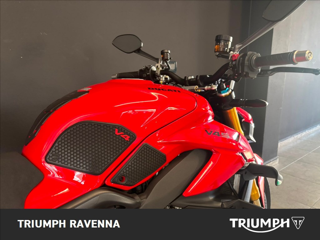 DUCATI Streetfighter V4 1100 S Red