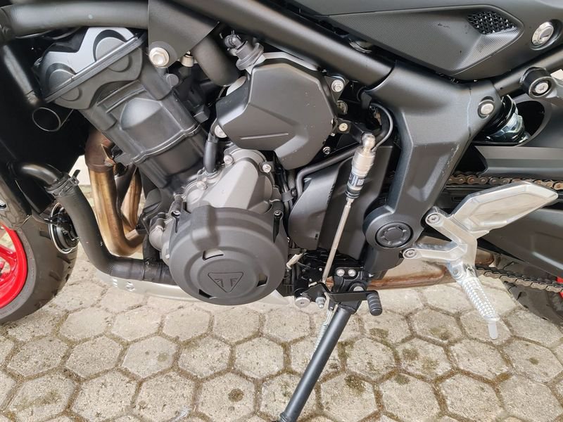 TRIUMPH Trident 660 Triple Tribute Abs