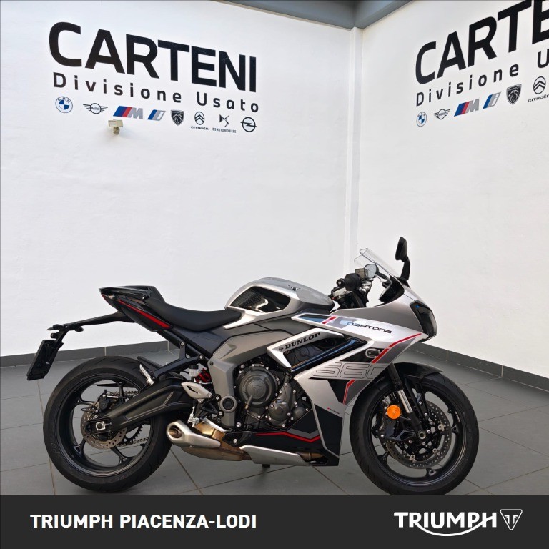 TRIUMPH Daytona 660 Aluminium SIlver / Sapphire Black Abs