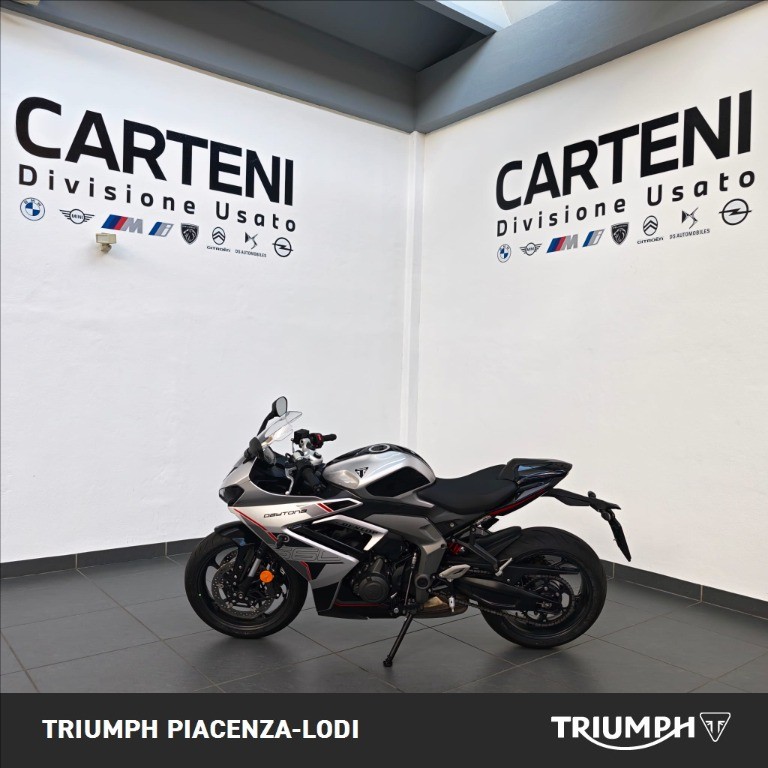 TRIUMPH Daytona 660 Aluminium SIlver / Sapphire Black Abs