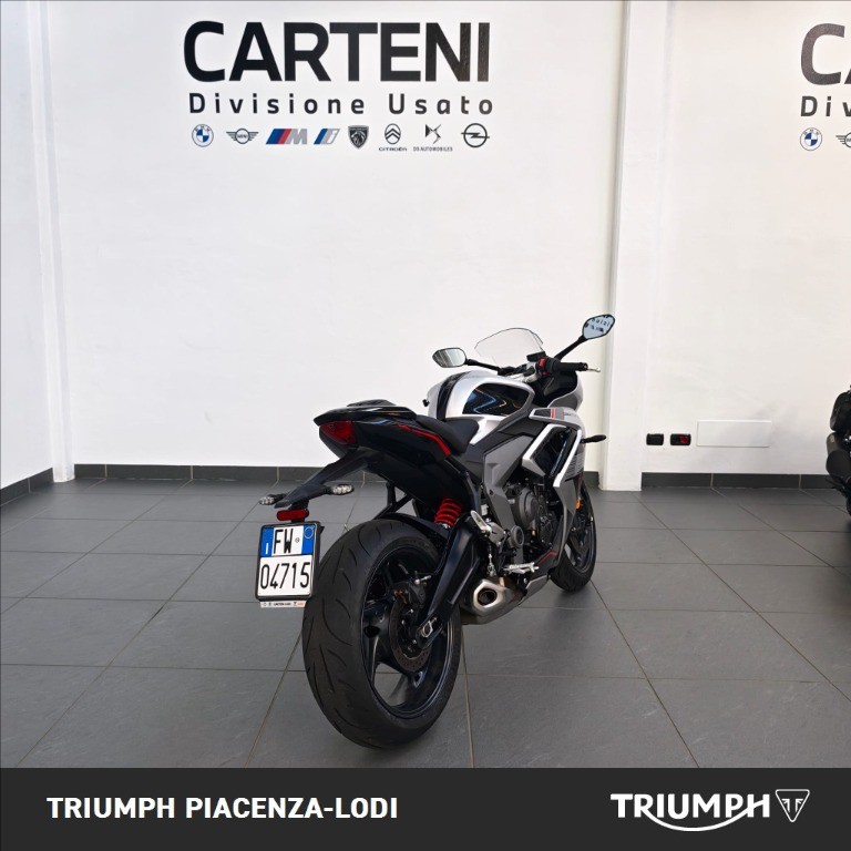 TRIUMPH Daytona 660 Aluminium SIlver / Sapphire Black Abs