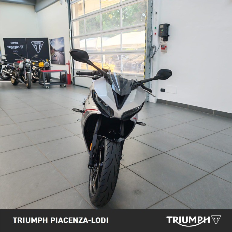 TRIUMPH Daytona 660 Aluminium SIlver / Sapphire Black Abs