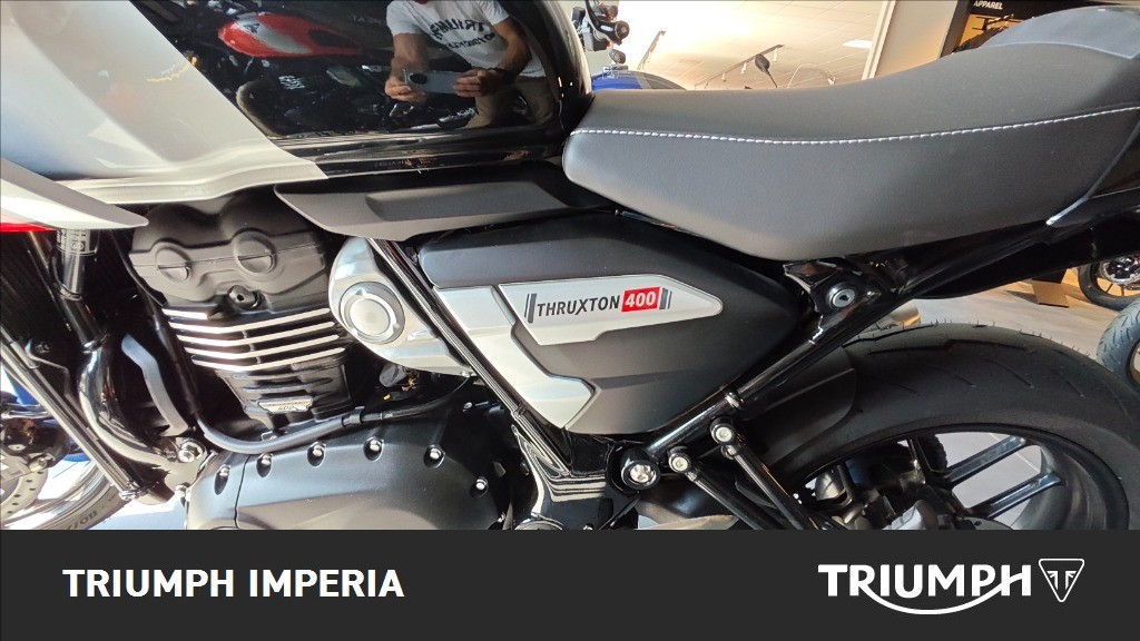 TRIUMPH Thruxton 400 Phantom Black / Aluminium Silver Abs