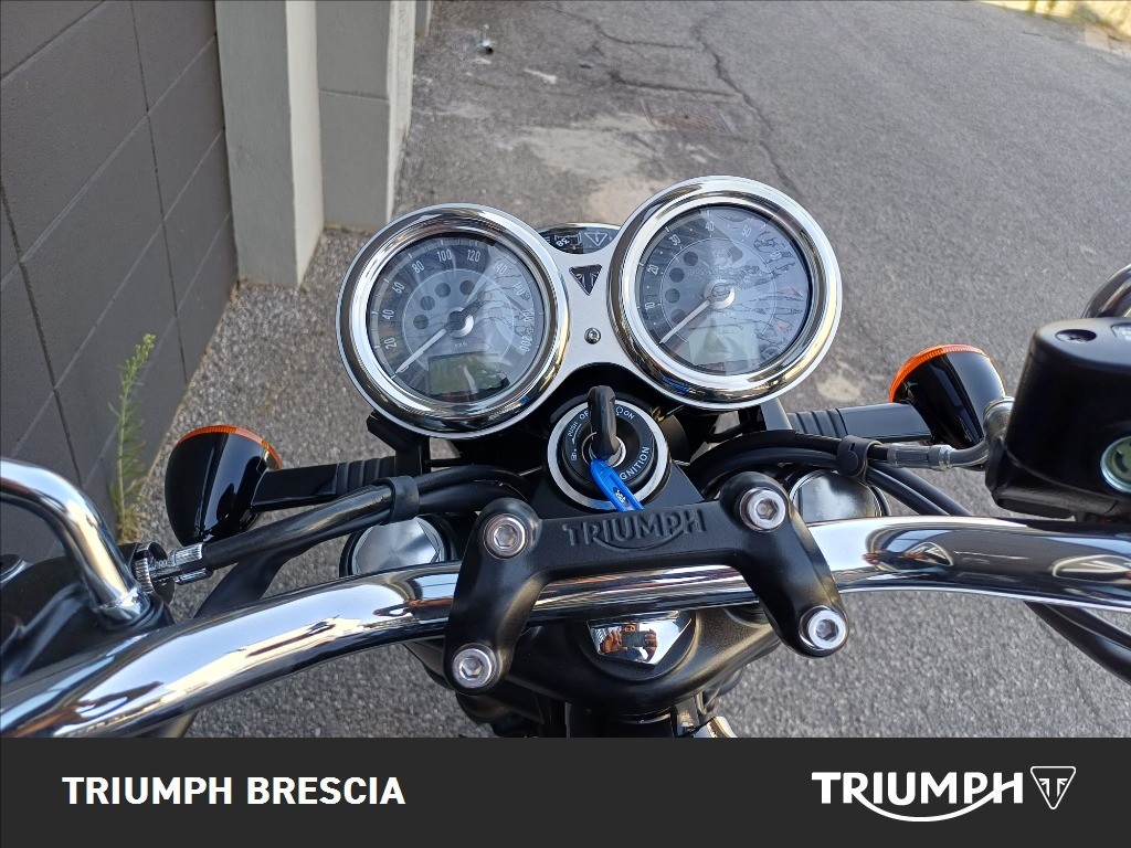 TRIUMPH Bonneville 900 T100 
