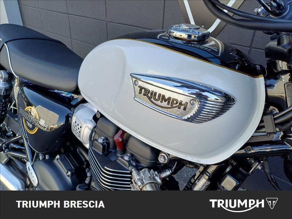 TRIUMPH Bonneville 900 T100 
